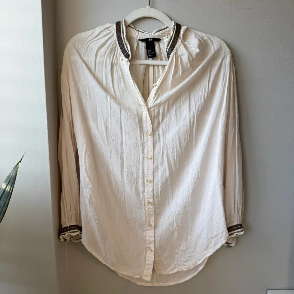 H&M Cream Button-Front Long-Sleeve Blouse with Trimmed Cuffs - Picture 3 of 4